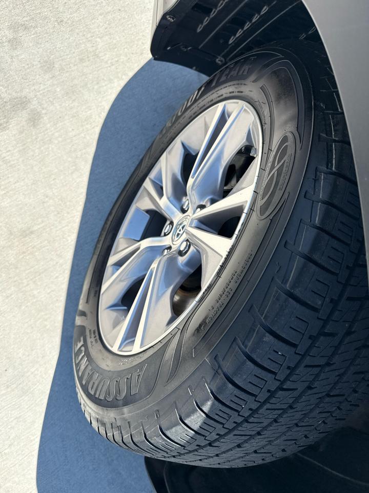 Toyota Highlander FWD 4dr V6 XLE (Natl) 2015