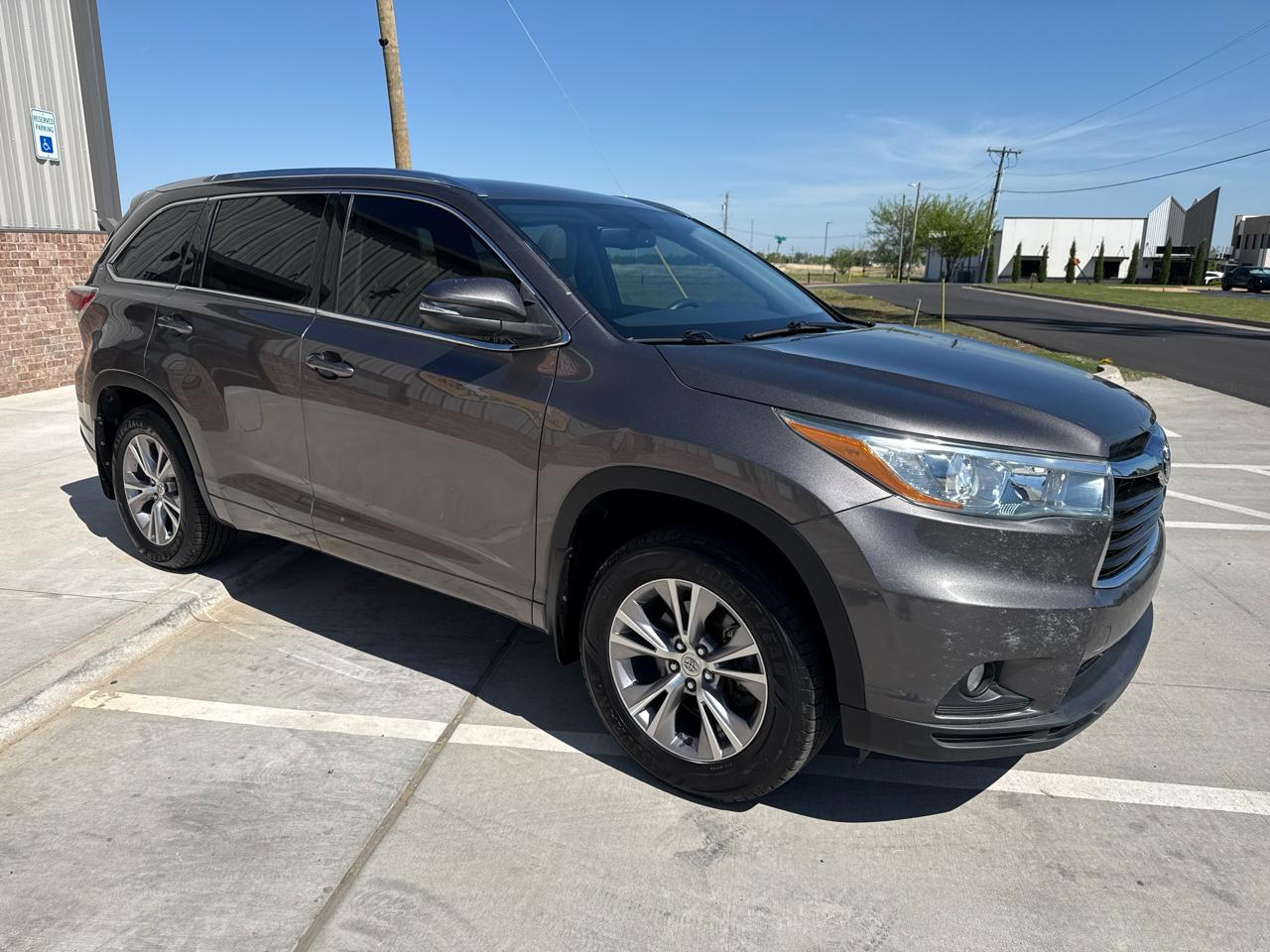 Toyota Highlander FWD 4dr V6 XLE (Natl) 2015