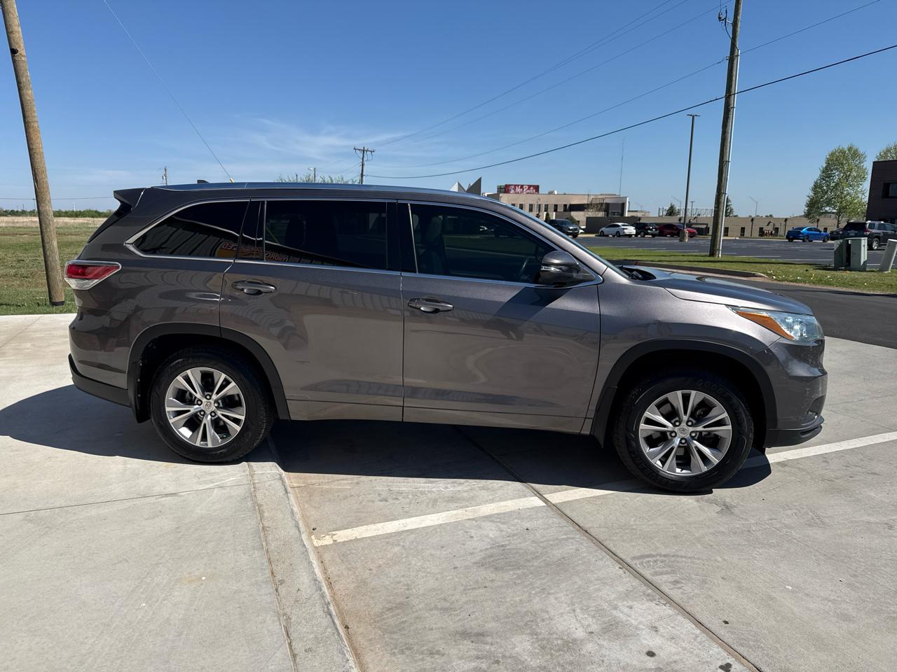 Toyota Highlander FWD 4dr V6 XLE (Natl) 2015