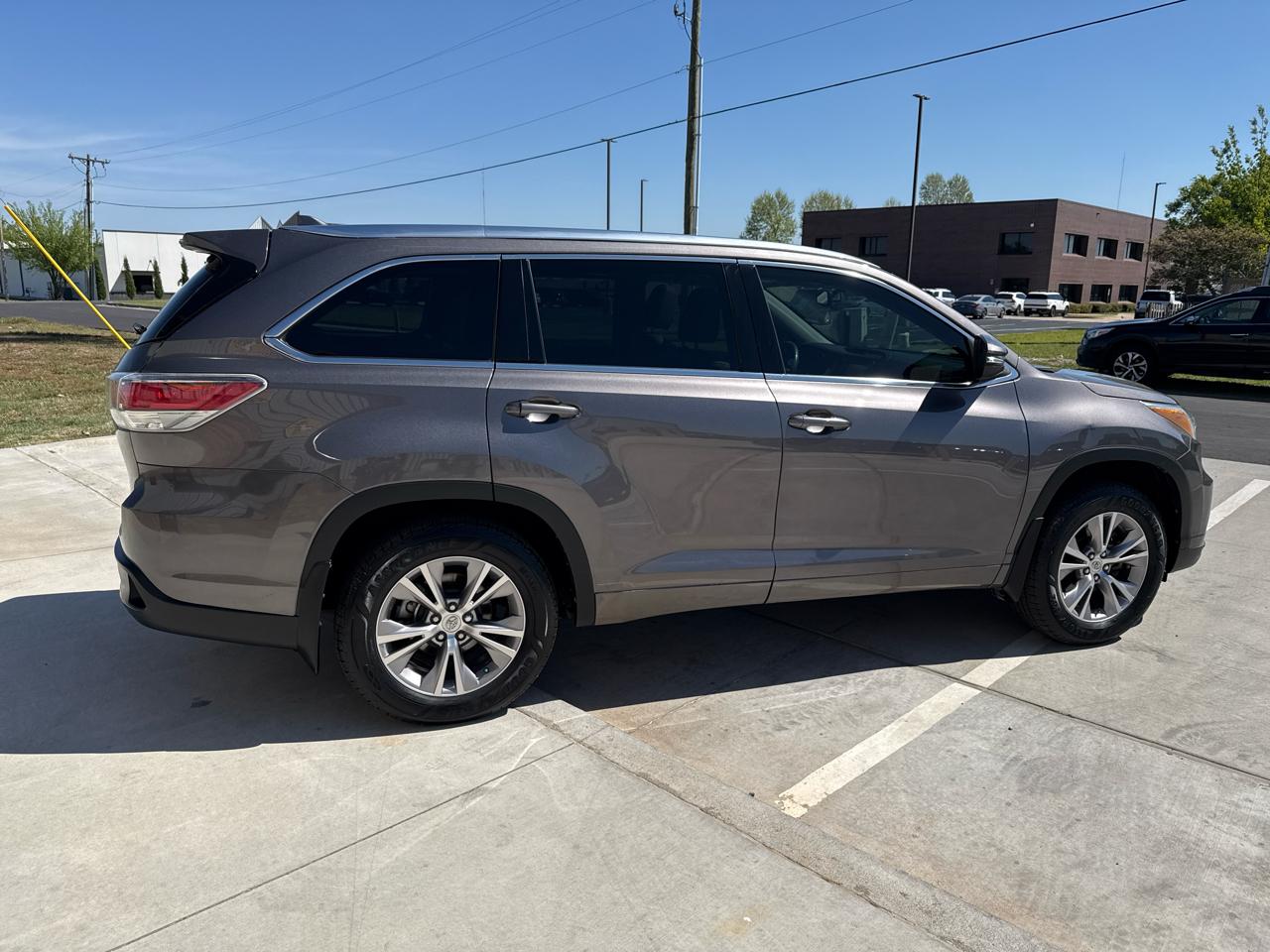 Toyota Highlander FWD 4dr V6 XLE (Natl) 2015
