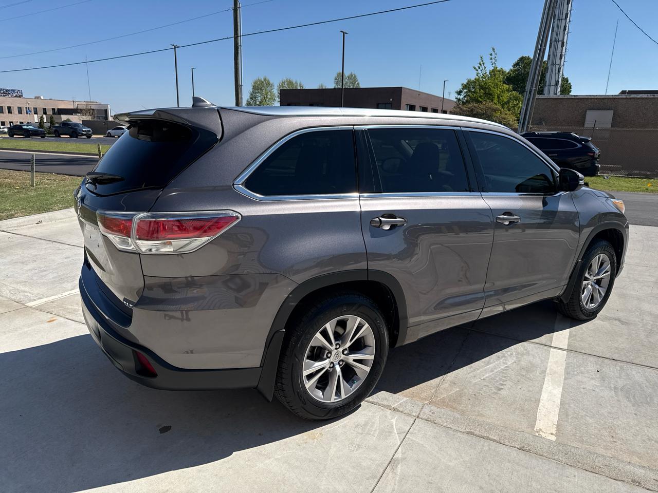 Toyota Highlander FWD 4dr V6 XLE (Natl) 2015