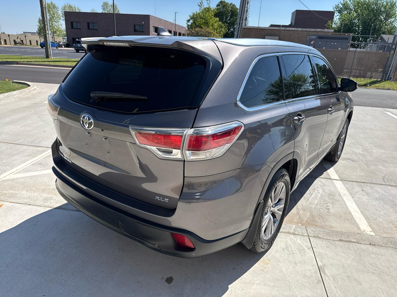 Toyota Highlander FWD 4dr V6 XLE (Natl) 2015