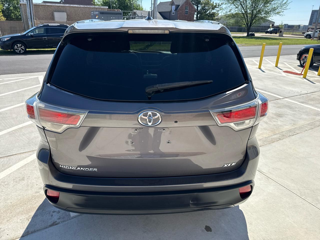 Toyota Highlander FWD 4dr V6 XLE (Natl) 2015