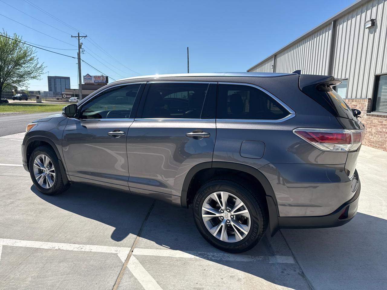 Toyota Highlander FWD 4dr V6 XLE (Natl) 2015