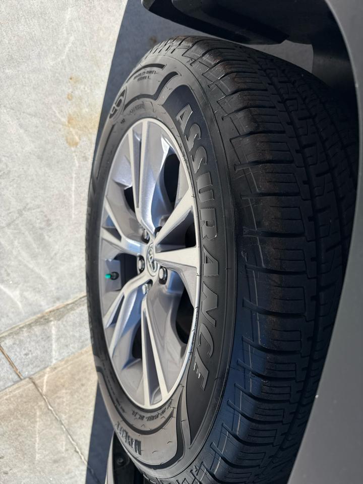 Toyota Highlander FWD 4dr V6 XLE (Natl) 2015