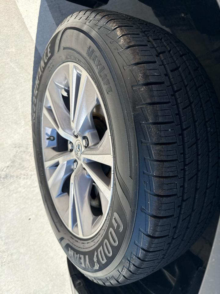 Toyota Highlander FWD 4dr V6 XLE (Natl) 2015