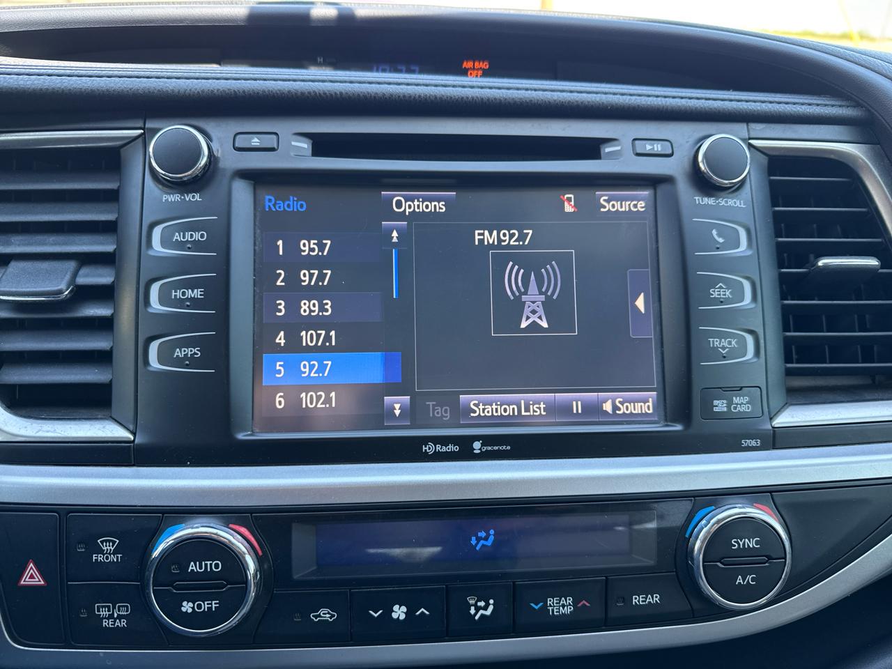 Toyota Highlander FWD 4dr V6 XLE (Natl) 2015