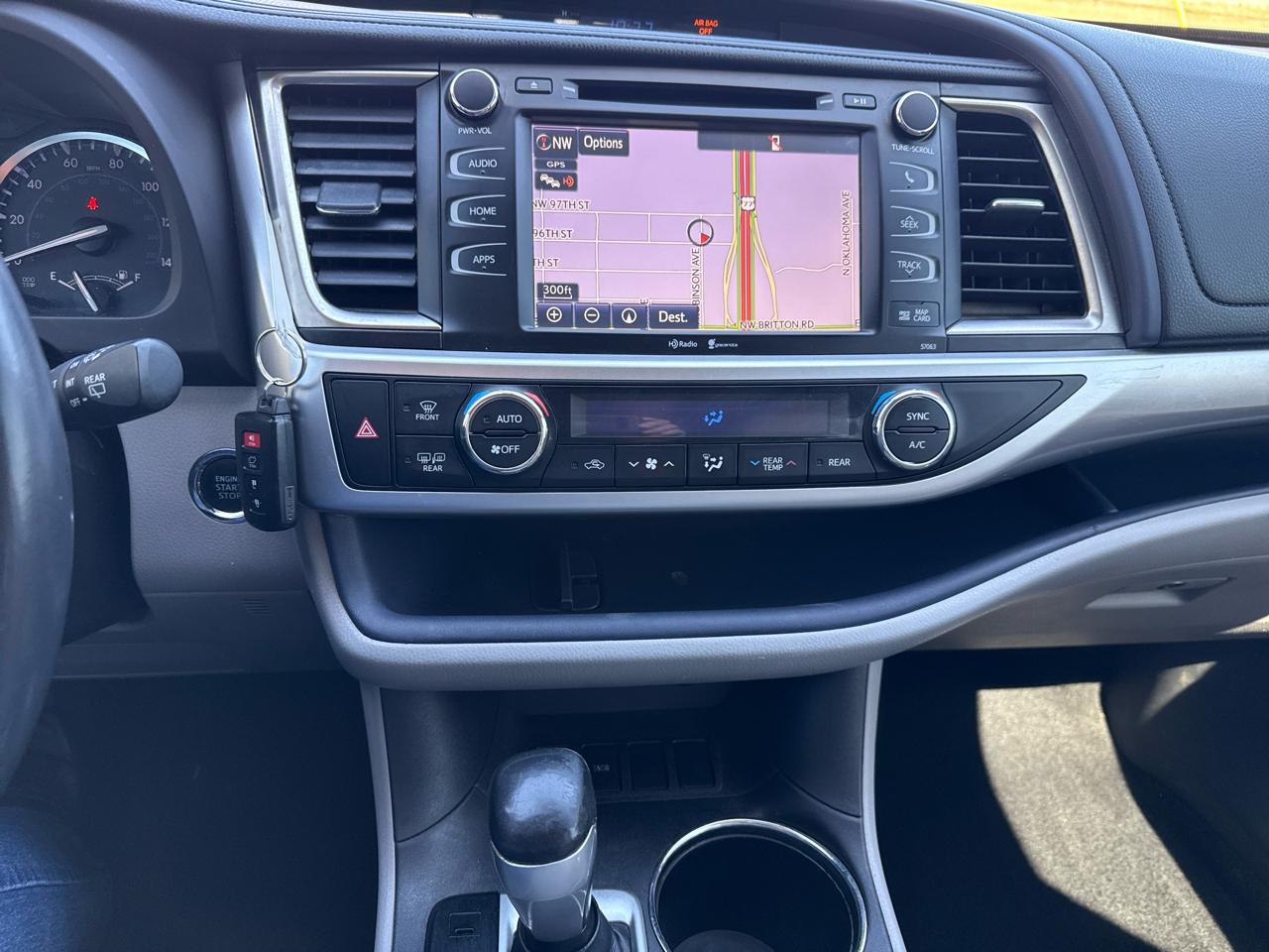 Toyota Highlander FWD 4dr V6 XLE (Natl) 2015