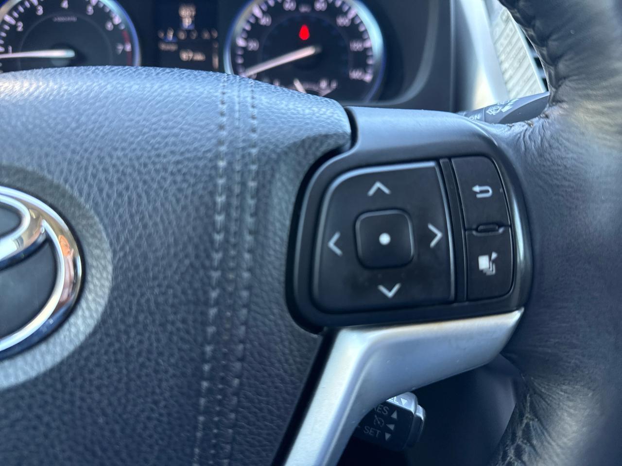 Toyota Highlander FWD 4dr V6 XLE (Natl) 2015