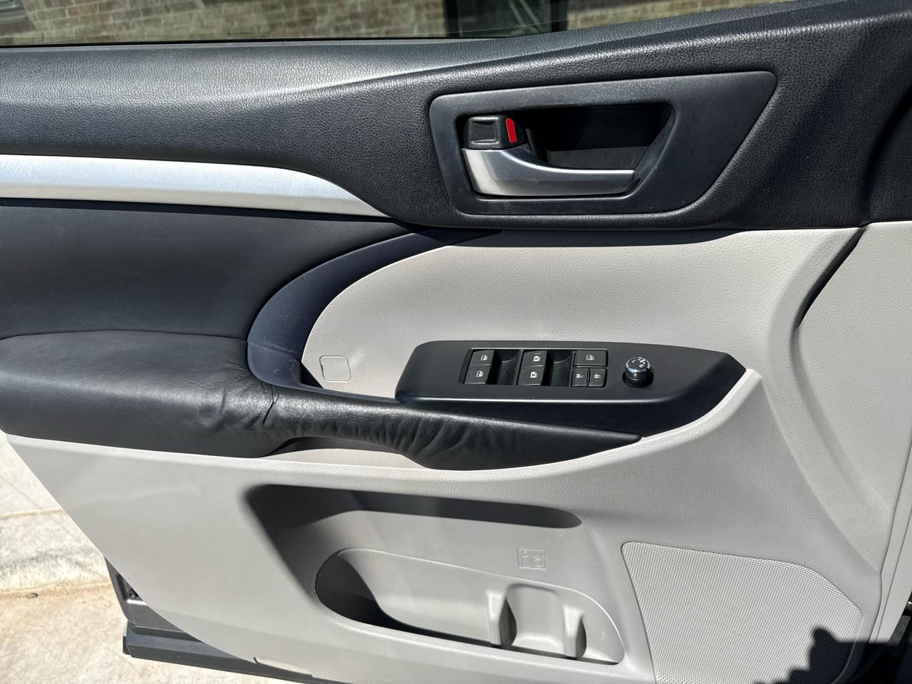 Toyota Highlander FWD 4dr V6 XLE (Natl) 2015