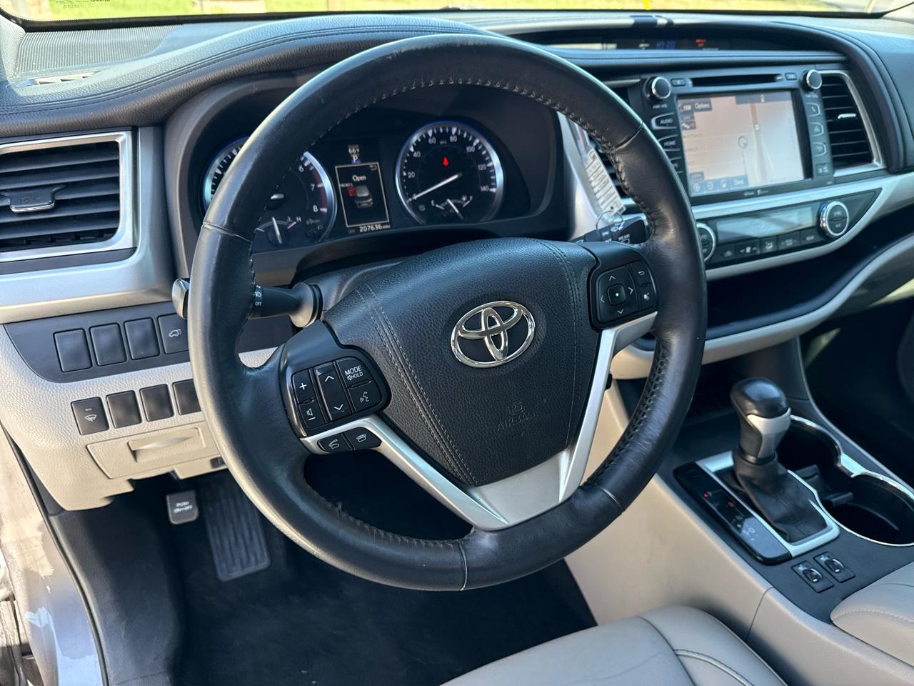 Toyota Highlander FWD 4dr V6 XLE (Natl) 2015