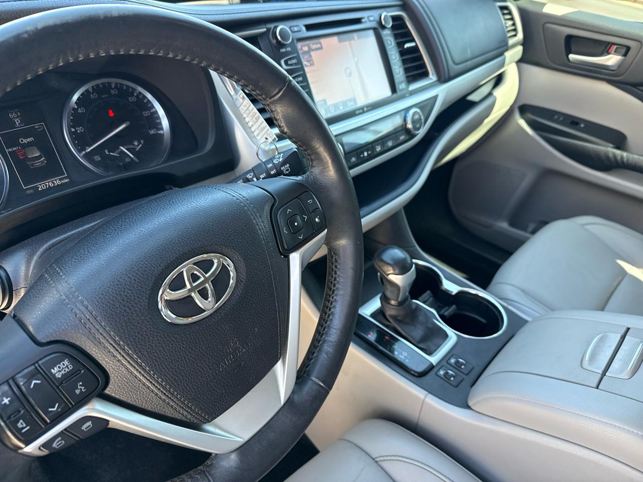 Toyota Highlander FWD 4dr V6 XLE (Natl) 2015