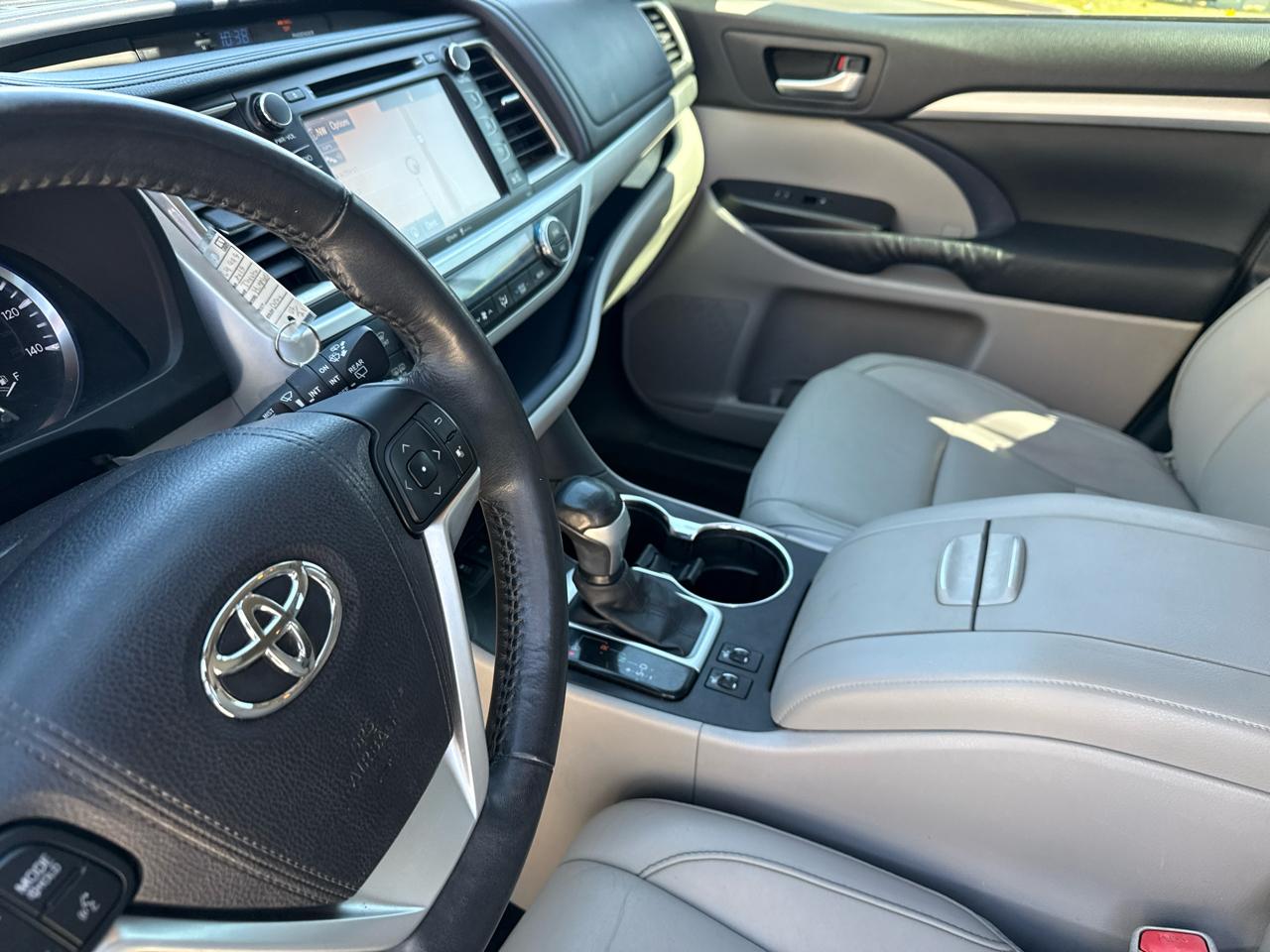 Toyota Highlander FWD 4dr V6 XLE (Natl) 2015