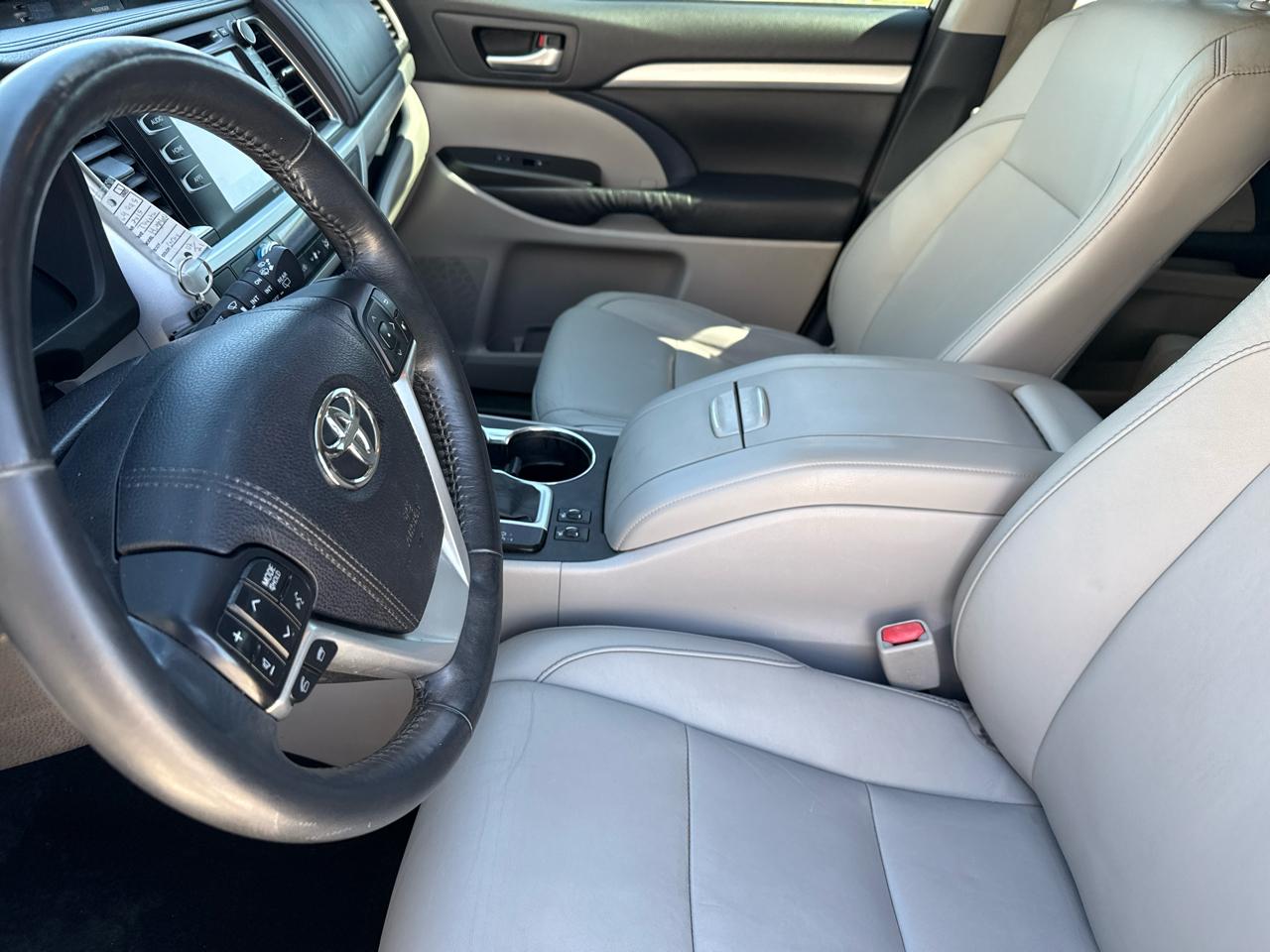 Toyota Highlander FWD 4dr V6 XLE (Natl) 2015