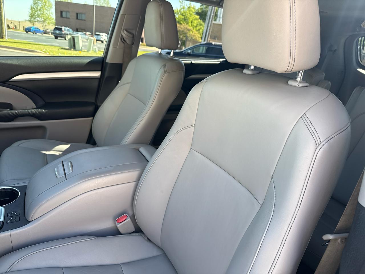 Toyota Highlander FWD 4dr V6 XLE (Natl) 2015