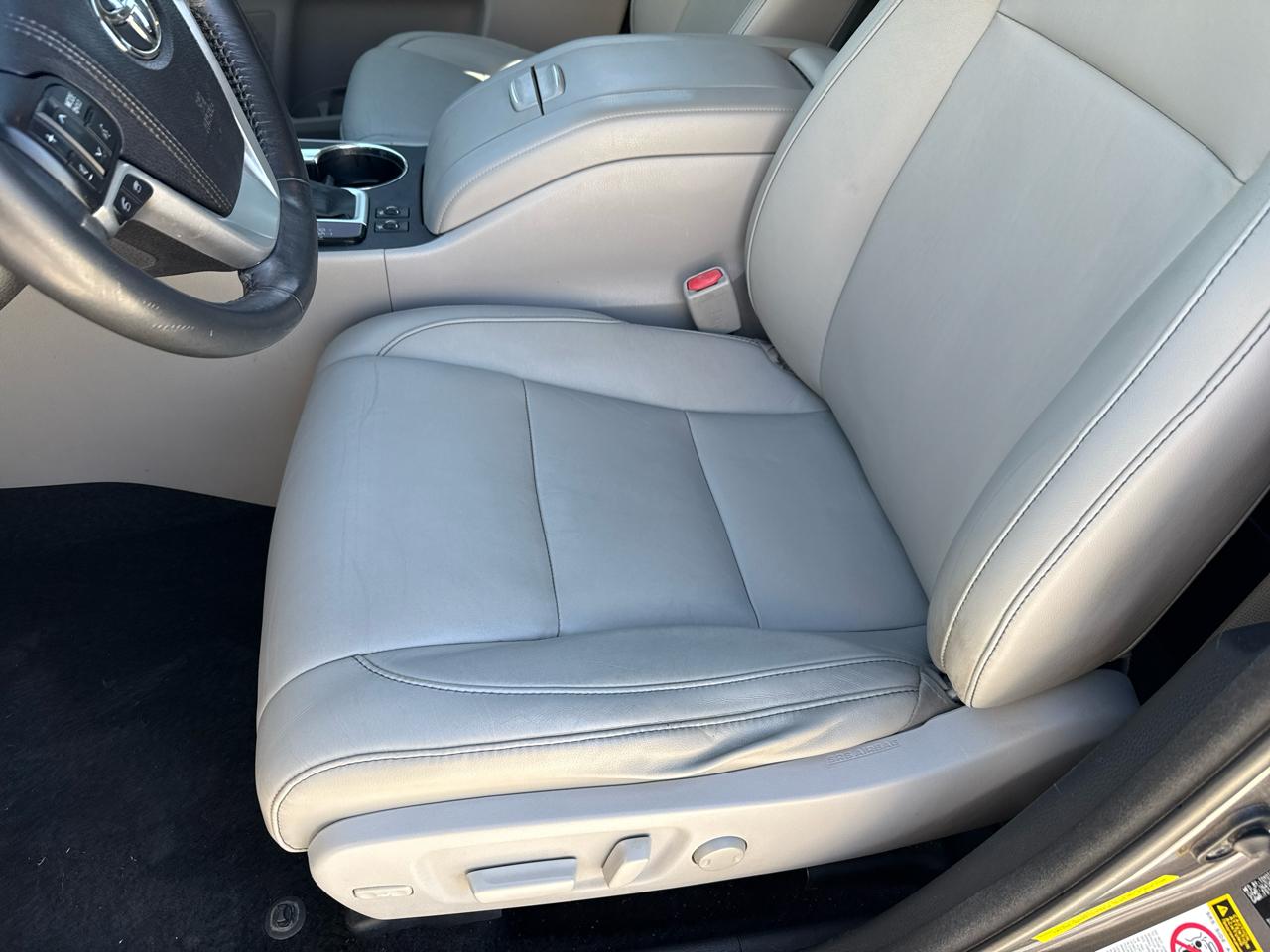 Toyota Highlander FWD 4dr V6 XLE (Natl) 2015