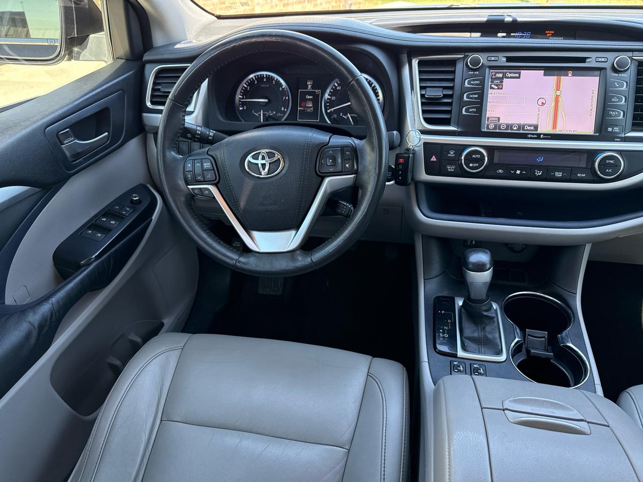 Toyota Highlander FWD 4dr V6 XLE (Natl) 2015