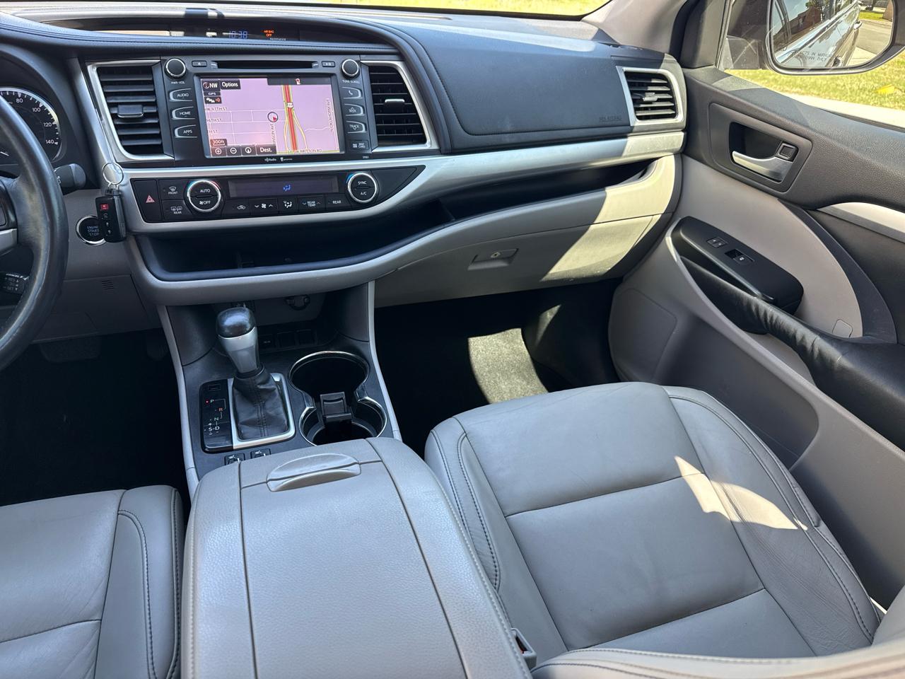 Toyota Highlander FWD 4dr V6 XLE (Natl) 2015