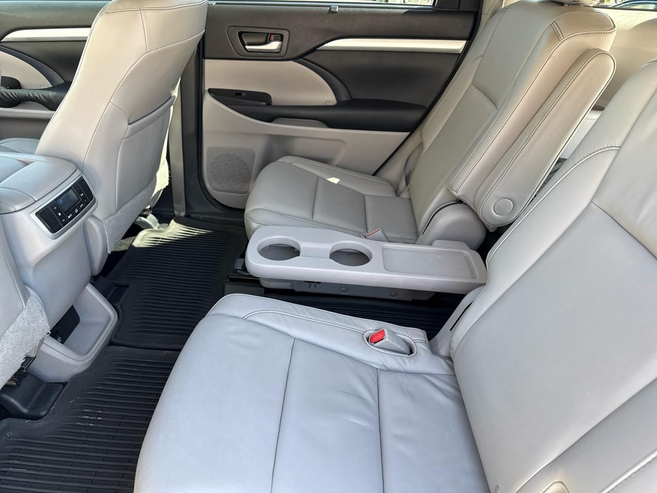 Toyota Highlander FWD 4dr V6 XLE (Natl) 2015