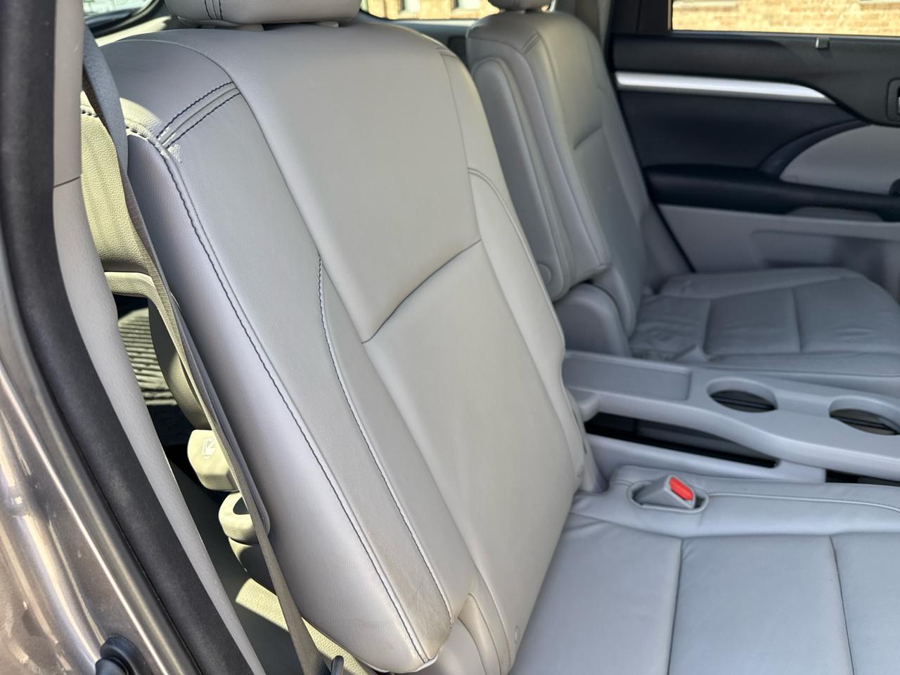 Toyota Highlander FWD 4dr V6 XLE (Natl) 2015