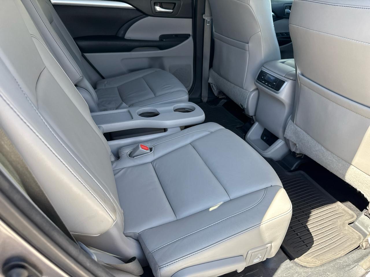 Toyota Highlander FWD 4dr V6 XLE (Natl) 2015