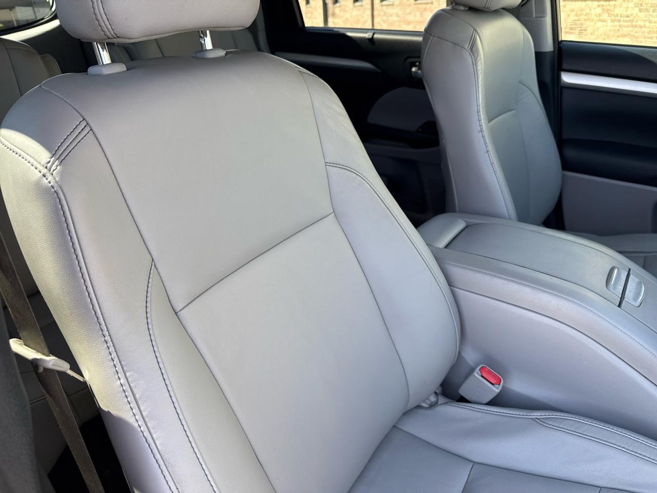 Toyota Highlander FWD 4dr V6 XLE (Natl) 2015