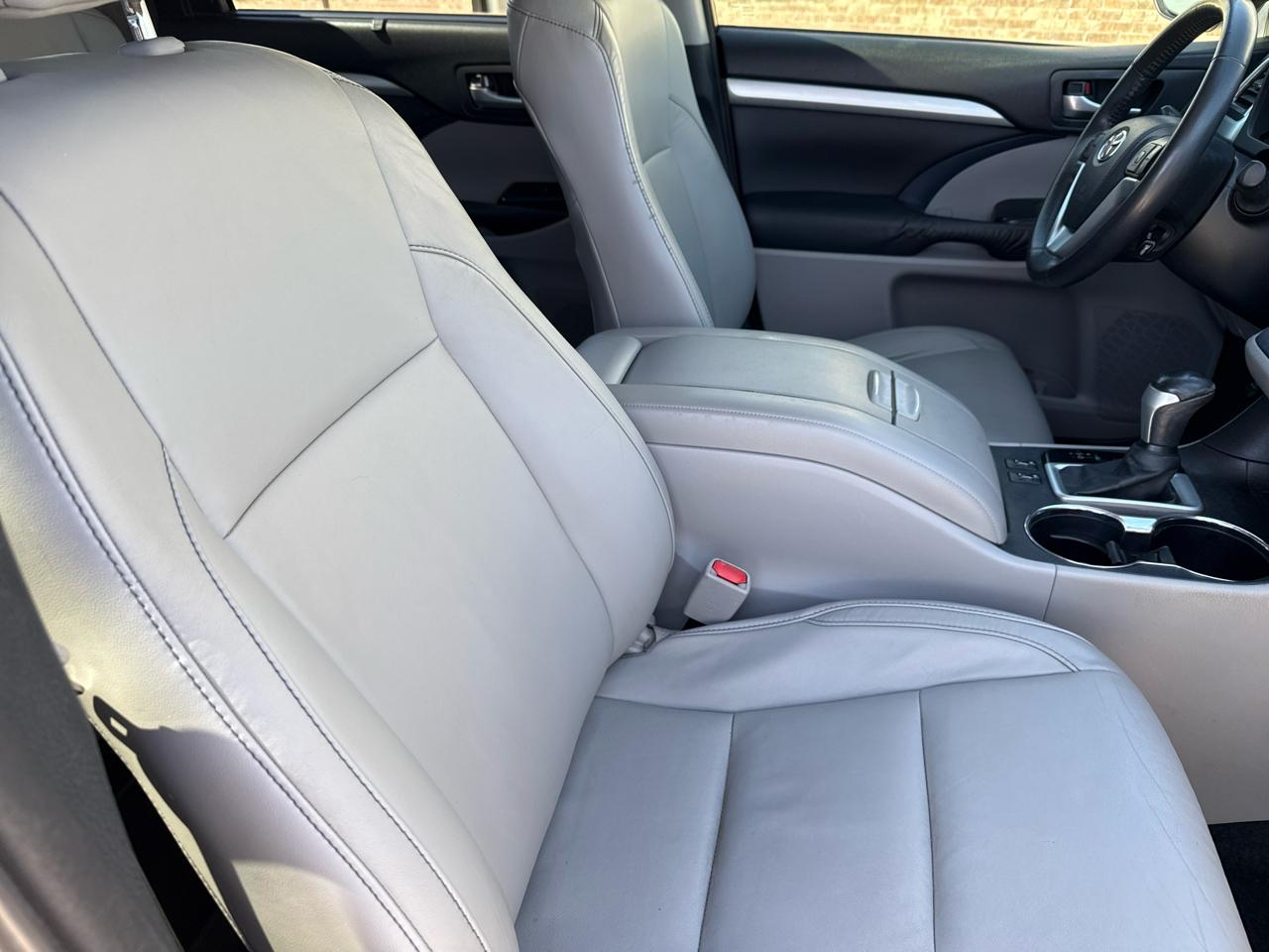 Toyota Highlander FWD 4dr V6 XLE (Natl) 2015