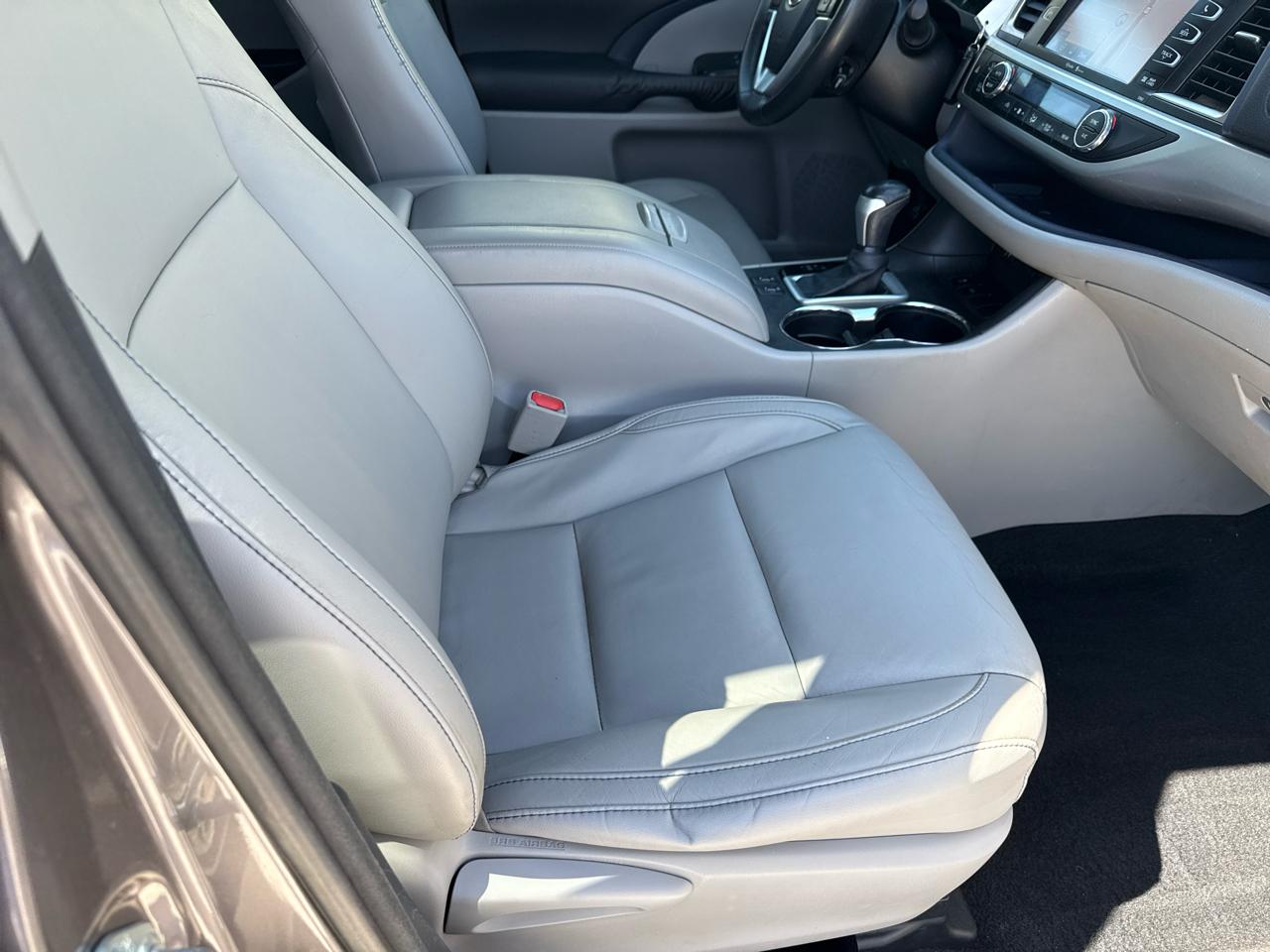 Toyota Highlander FWD 4dr V6 XLE (Natl) 2015