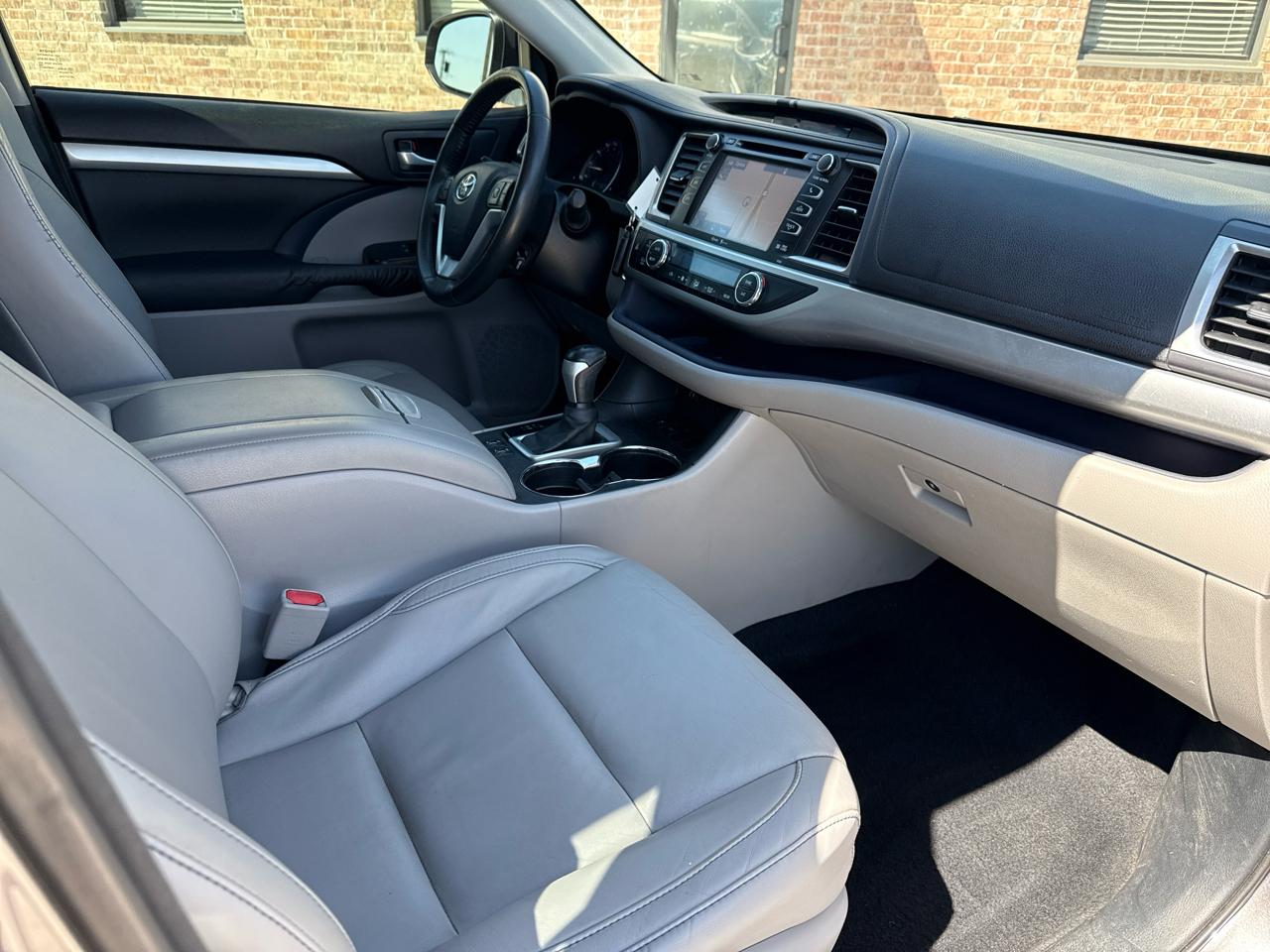 Toyota Highlander FWD 4dr V6 XLE (Natl) 2015