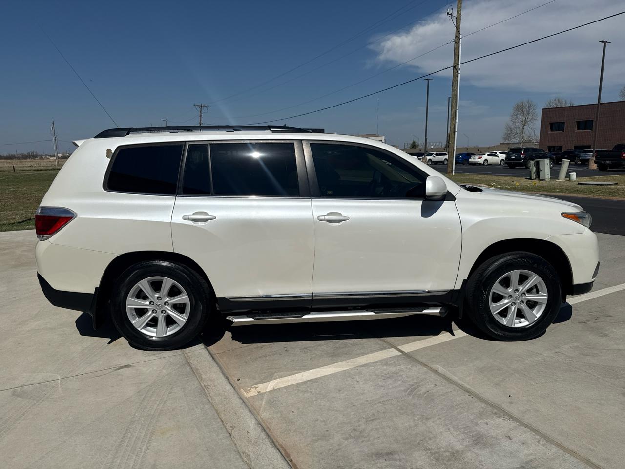 Toyota Highlander FWD 4dr V6 (Natl) 2012