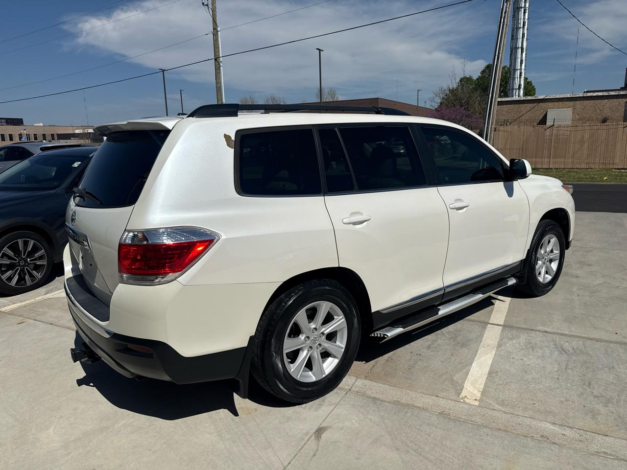 Toyota Highlander FWD 4dr V6 (Natl) 2012