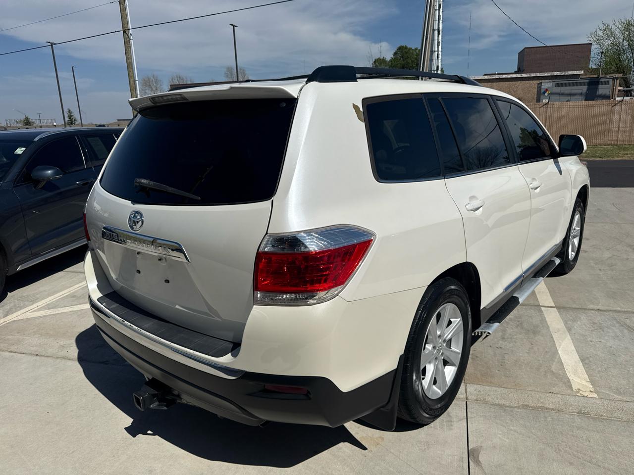 Toyota Highlander FWD 4dr V6 (Natl) 2012