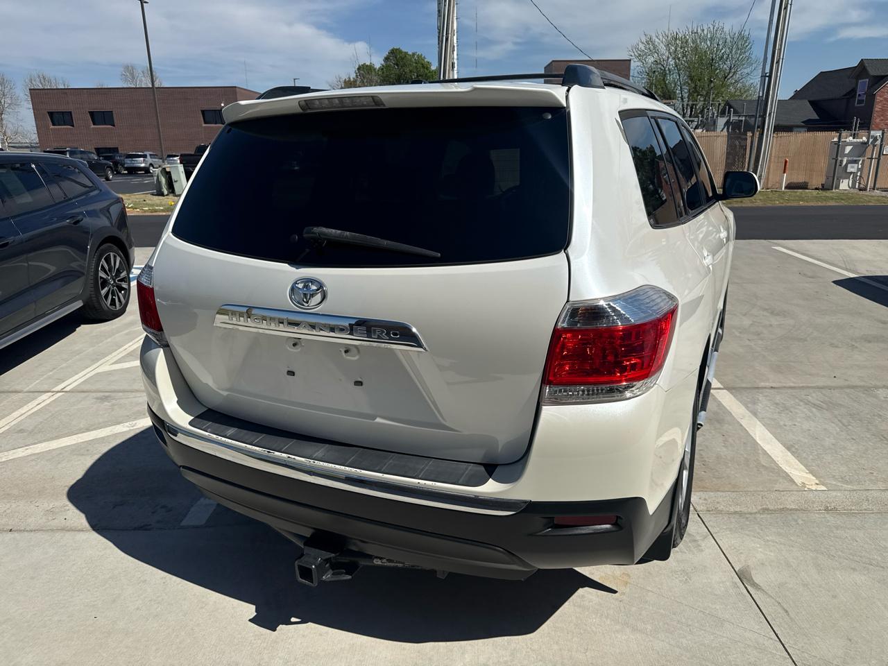 Toyota Highlander FWD 4dr V6 (Natl) 2012