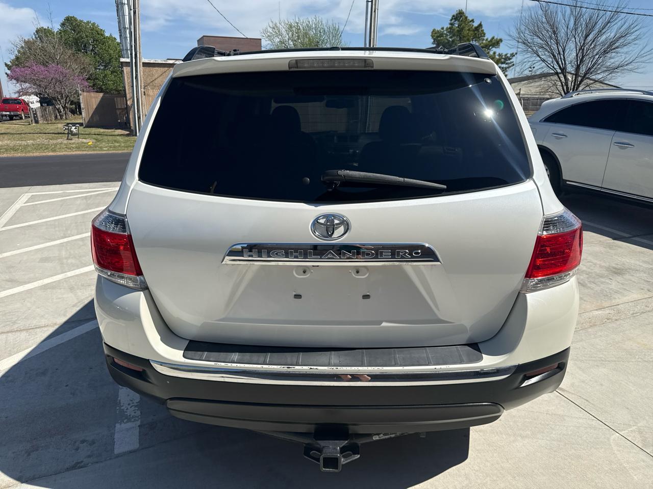 Toyota Highlander FWD 4dr V6 (Natl) 2012