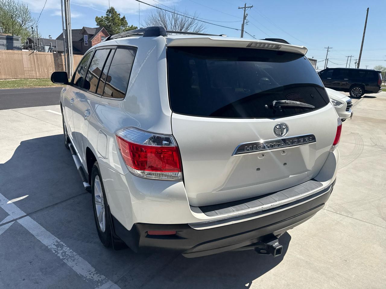 Toyota Highlander FWD 4dr V6 (Natl) 2012