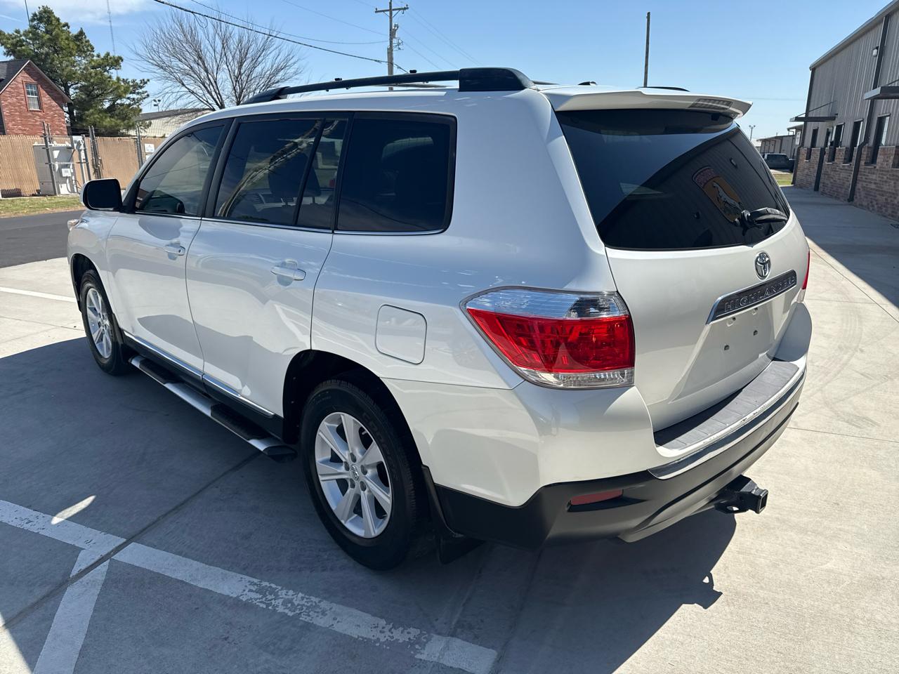 Toyota Highlander FWD 4dr V6 (Natl) 2012