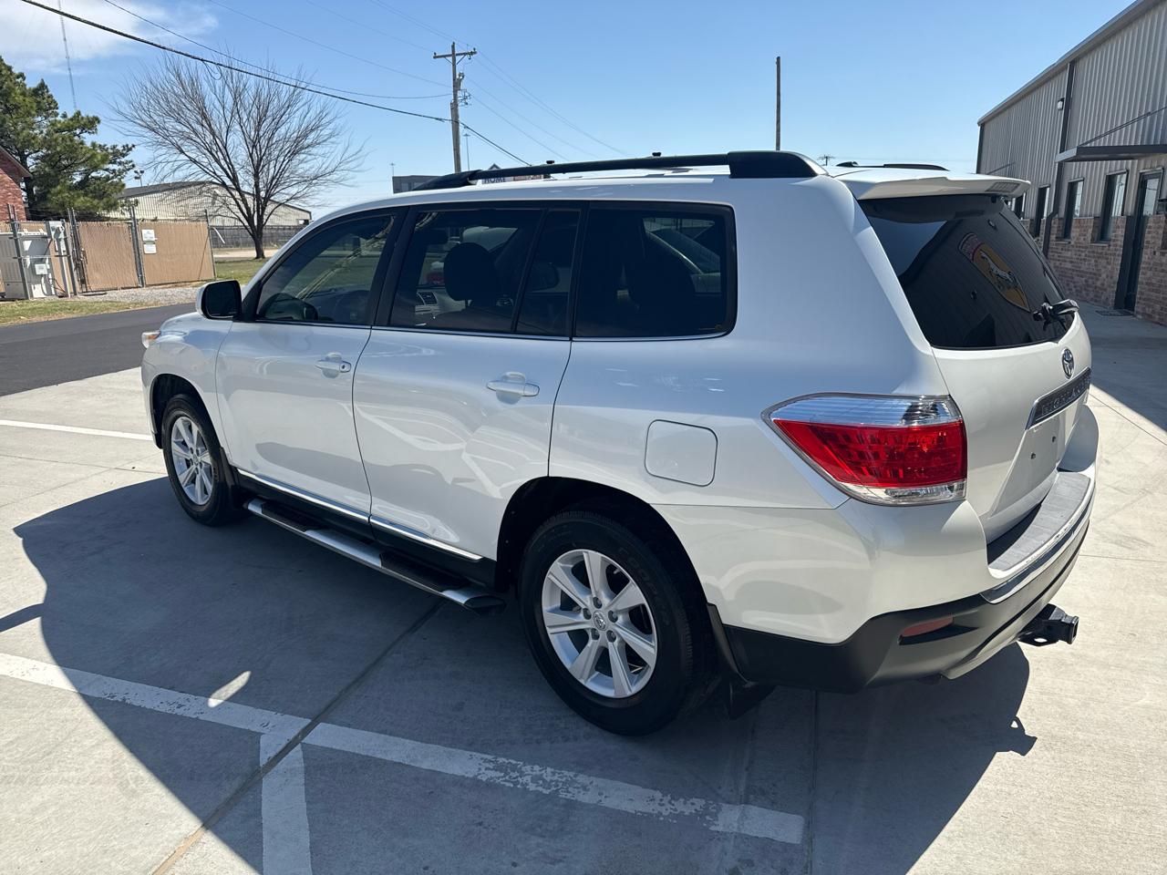 Toyota Highlander FWD 4dr V6 (Natl) 2012