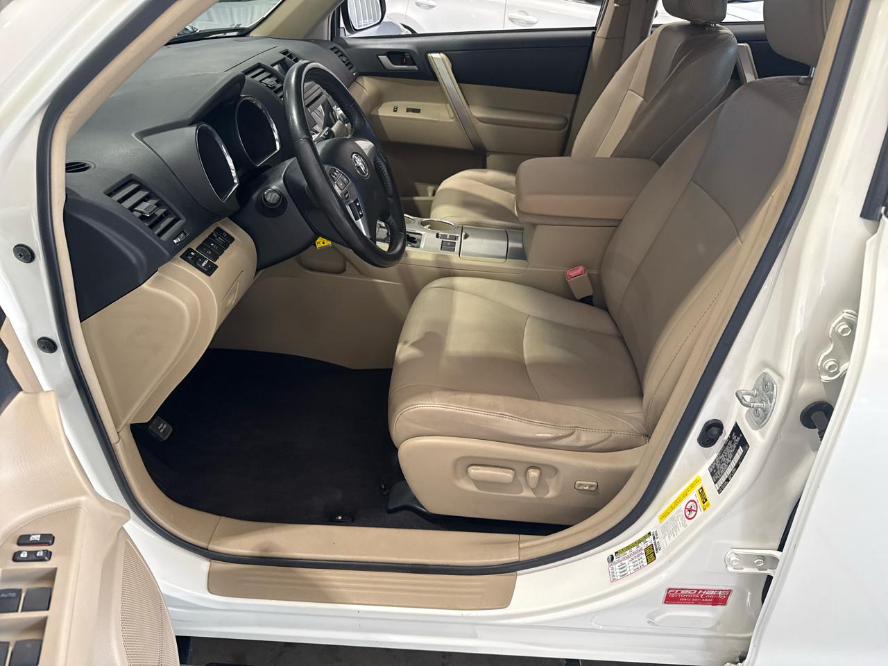 Toyota Highlander FWD 4dr V6 (Natl) 2012