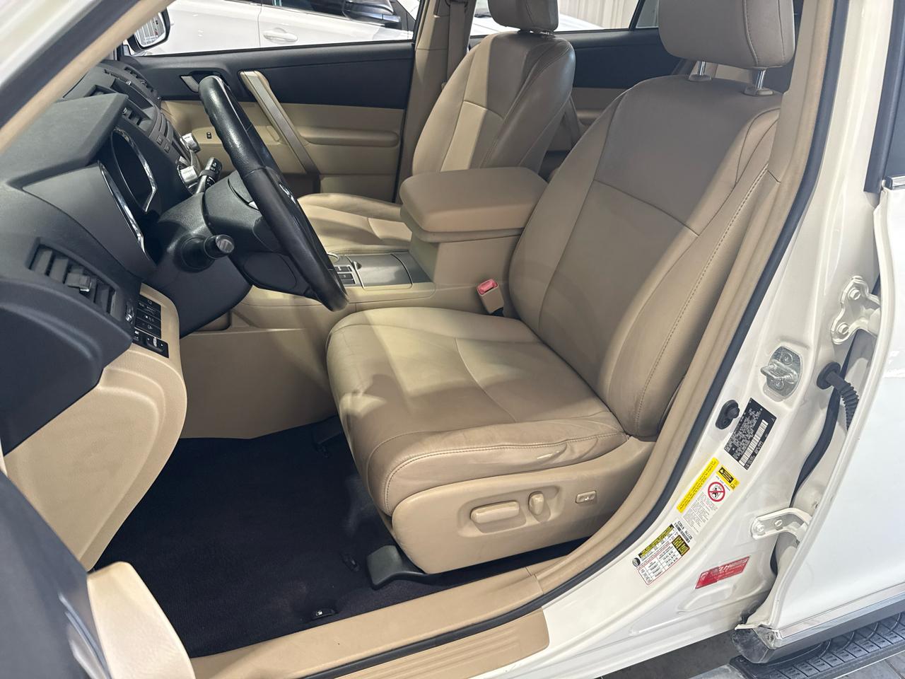 Toyota Highlander FWD 4dr V6 (Natl) 2012