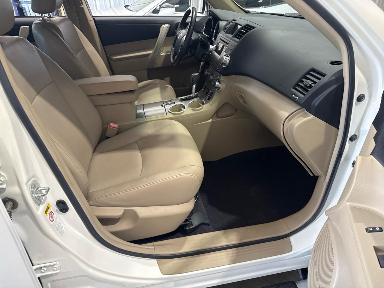 Toyota Highlander FWD 4dr V6 (Natl) 2012