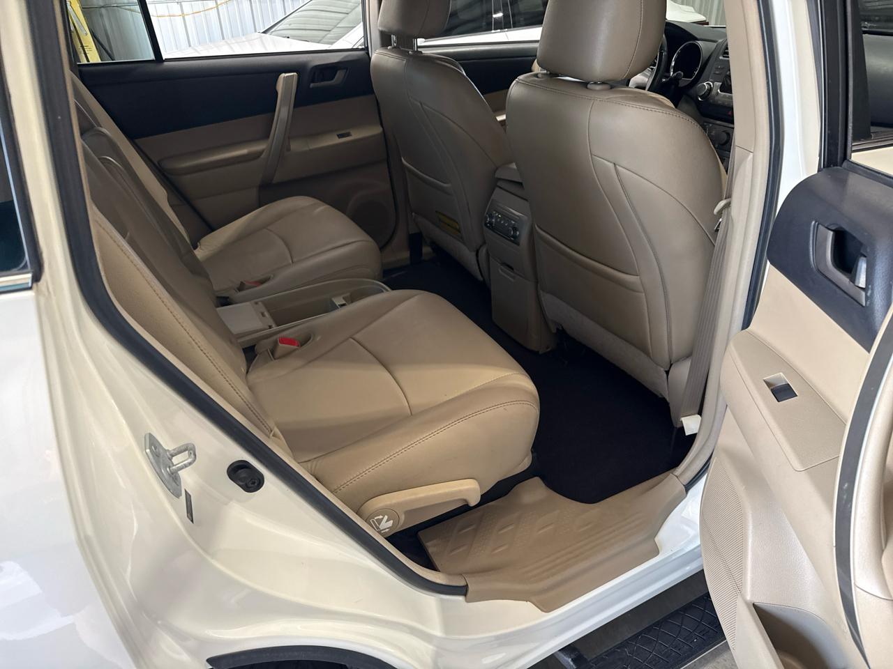 Toyota Highlander FWD 4dr V6 (Natl) 2012