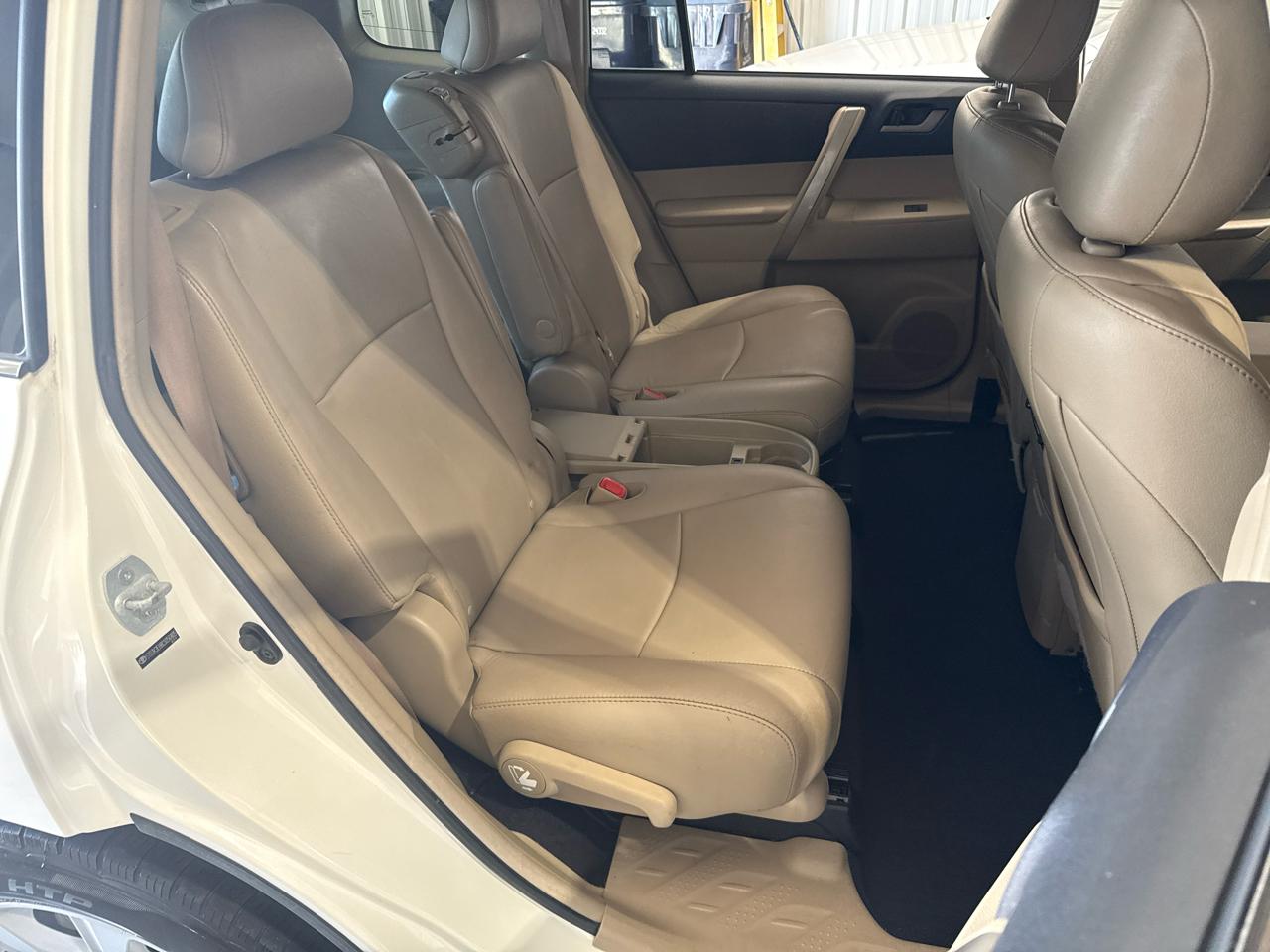 Toyota Highlander FWD 4dr V6 (Natl) 2012