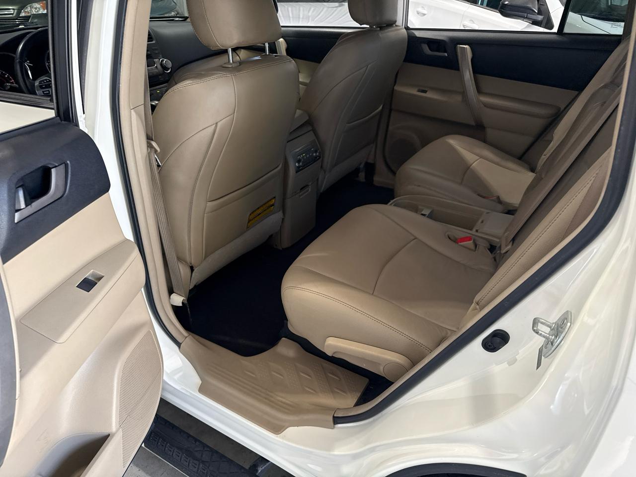 Toyota Highlander FWD 4dr V6 (Natl) 2012