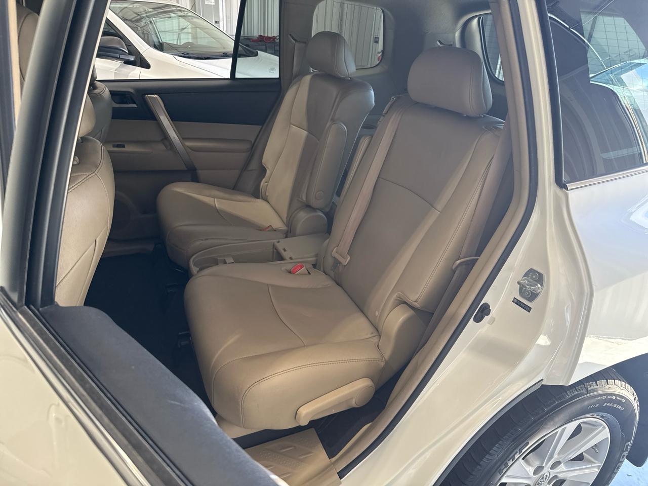 Toyota Highlander FWD 4dr V6 (Natl) 2012