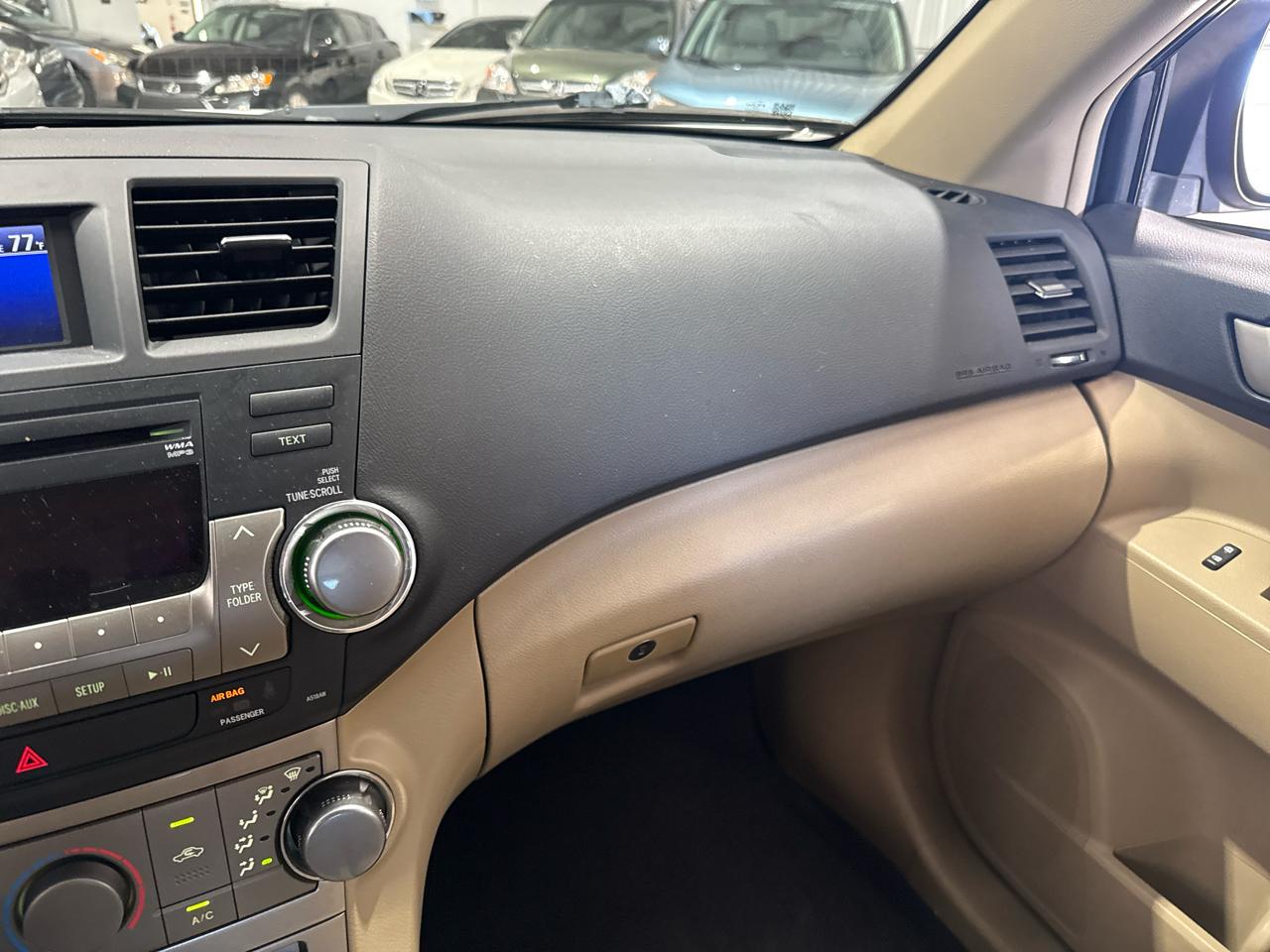 Toyota Highlander FWD 4dr V6 (Natl) 2012