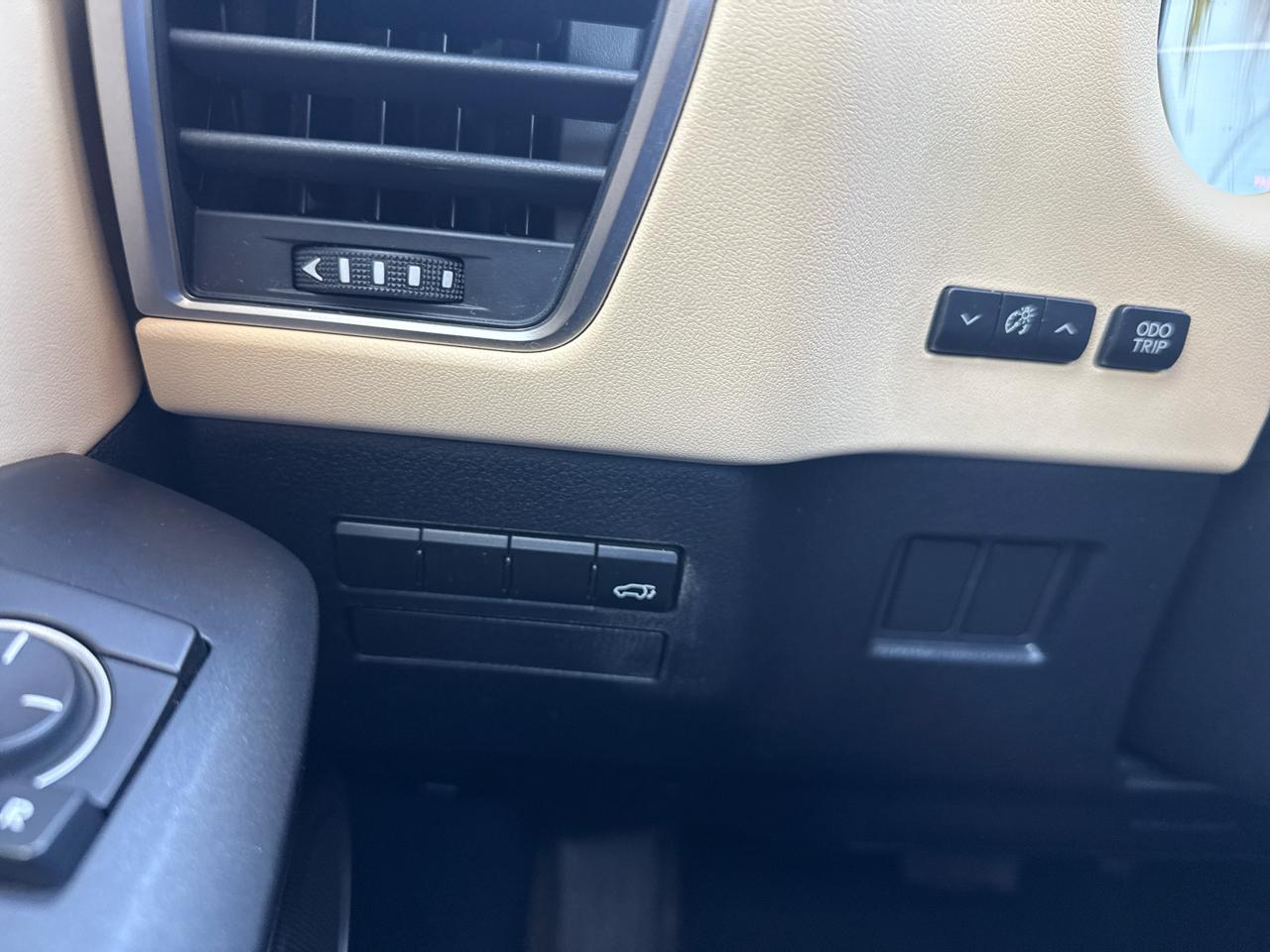 Lexus NX 200t FWD 4dr 2016