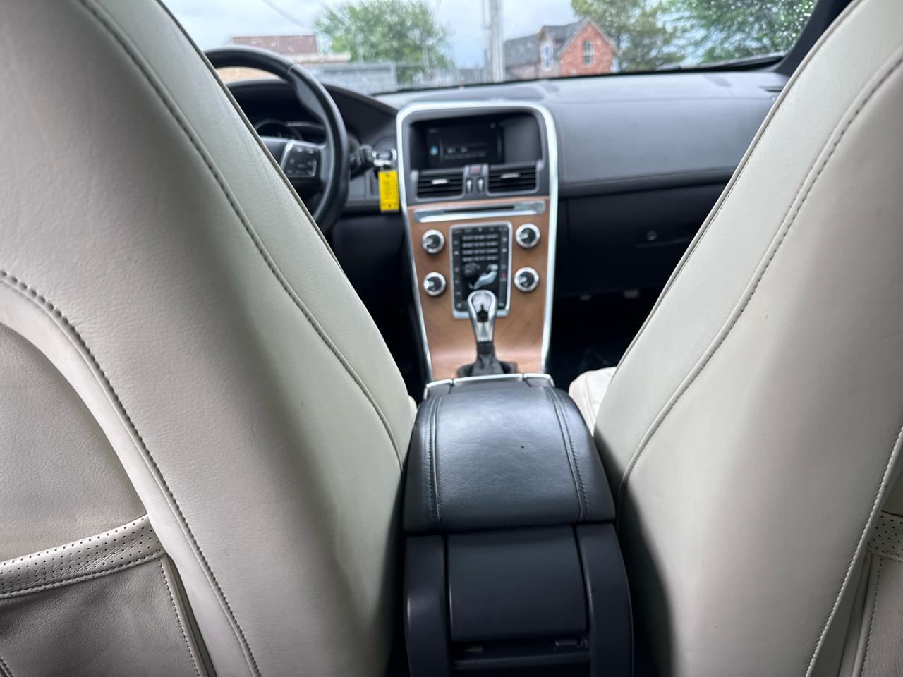 Volvo XC60 2015.5 AWD 4dr T6 Platinum 2015