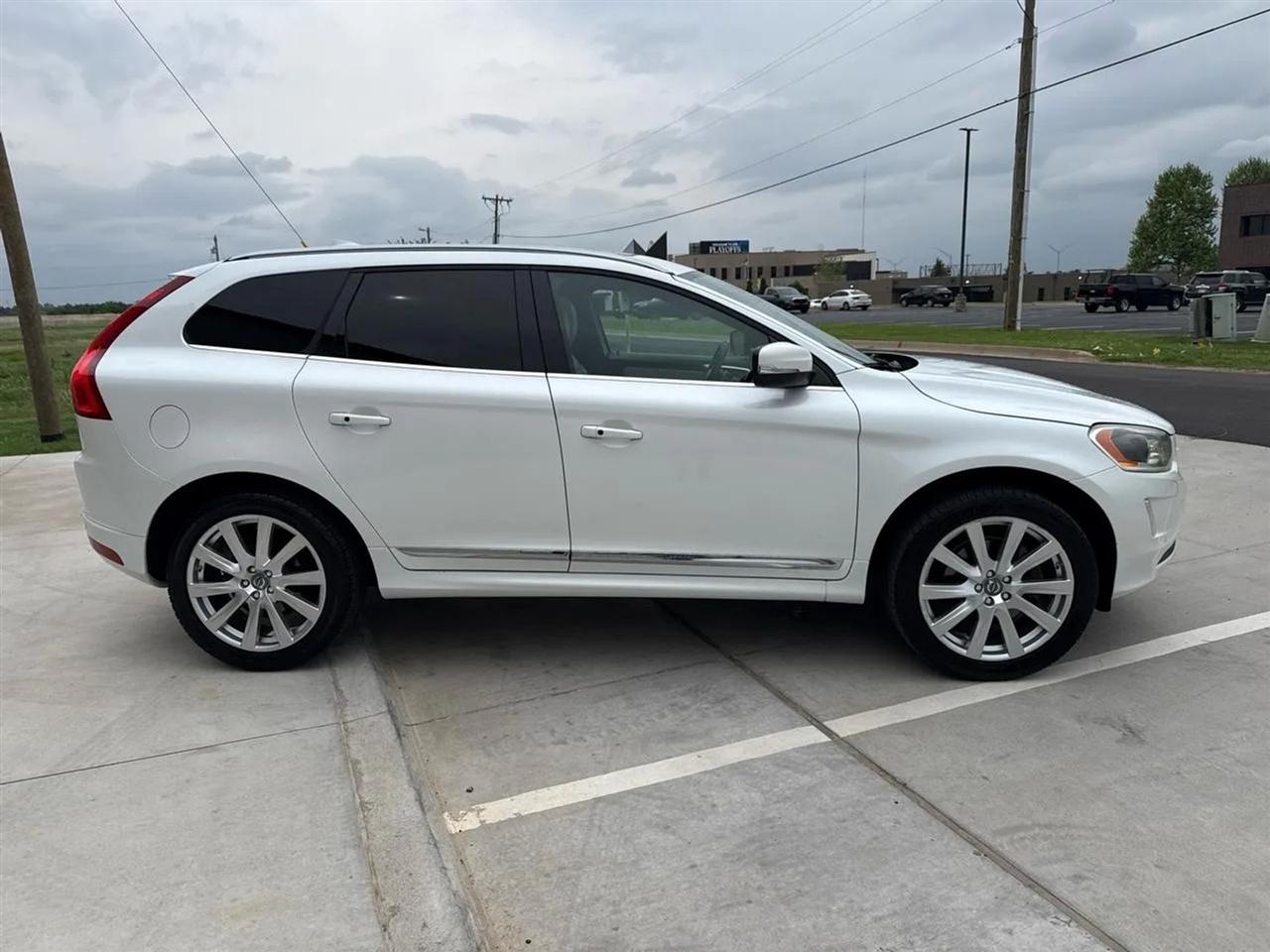 Volvo XC60 2015.5 AWD 4dr T6 Platinum 2015