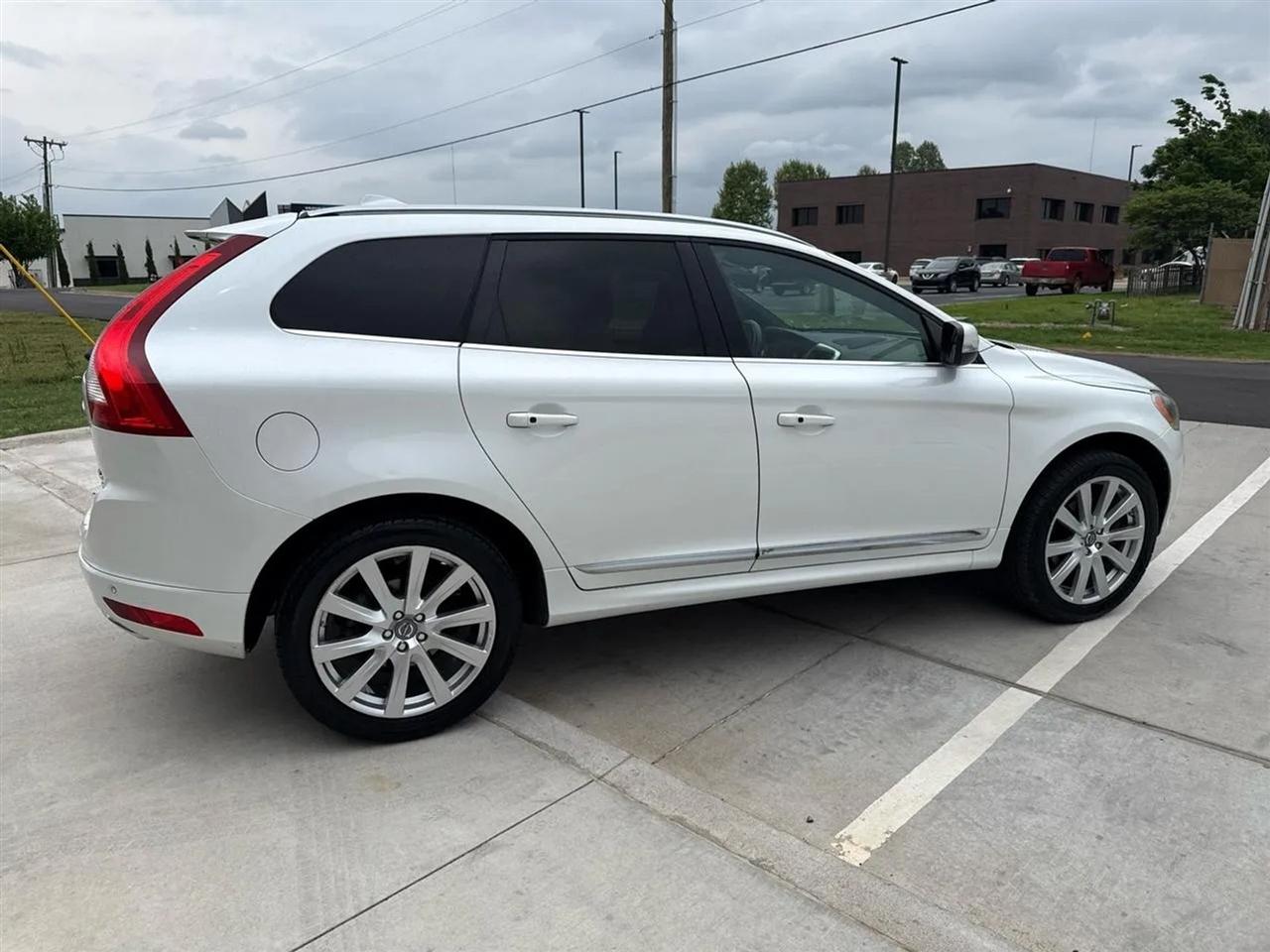 Volvo XC60 2015.5 AWD 4dr T6 Platinum 2015