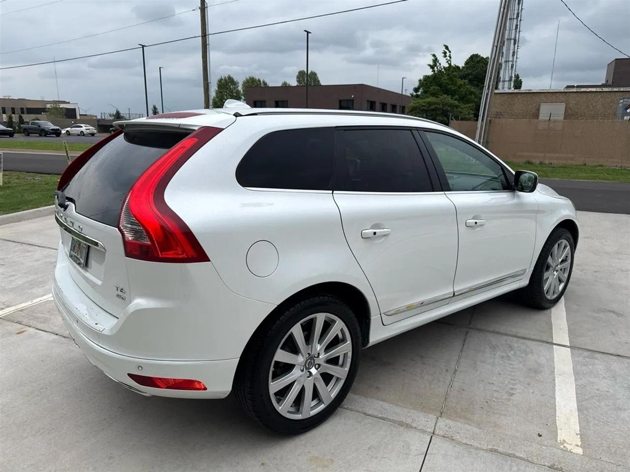 Volvo XC60 2015.5 AWD 4dr T6 Platinum 2015